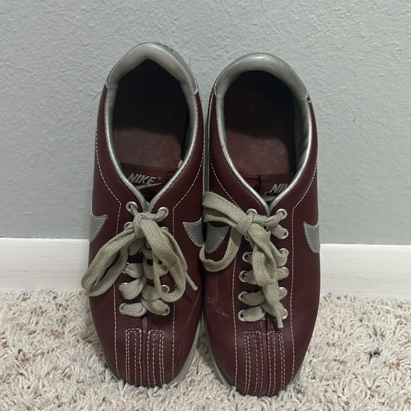 Vintage Bowling 80s Women’s Nike Bowling Shoes Size 7.5 Maroon and Silver - Picture 2 of 12